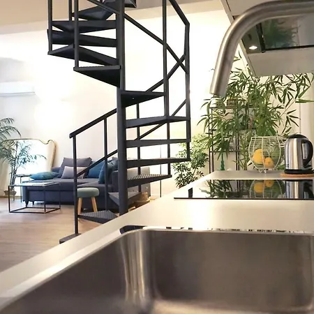 Apartment T-home / Stylish Center *